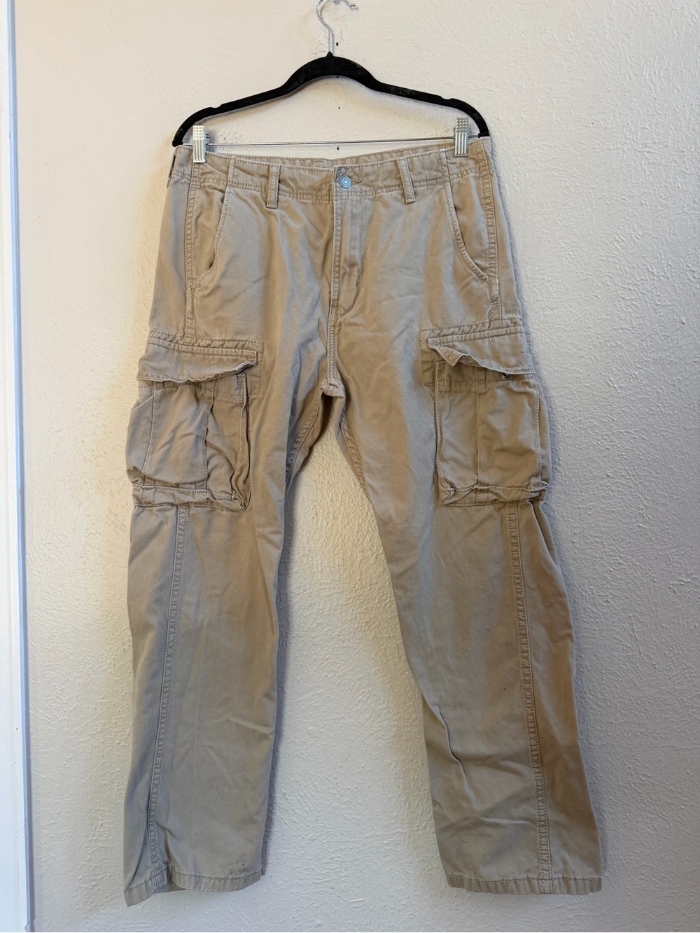Levi’s tan cargo cotton pants